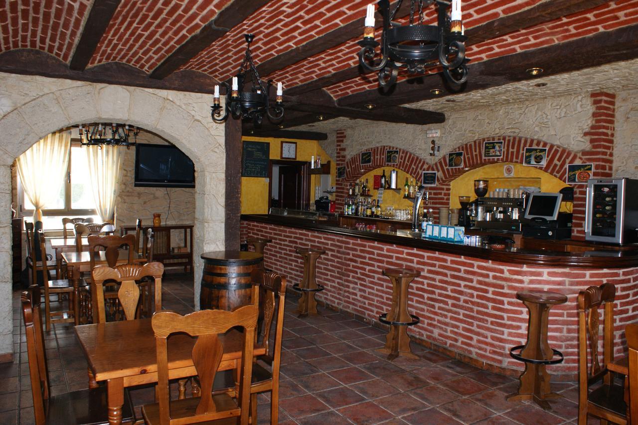 Hostal Carazo Torquemada ภายนอก รูปภาพ