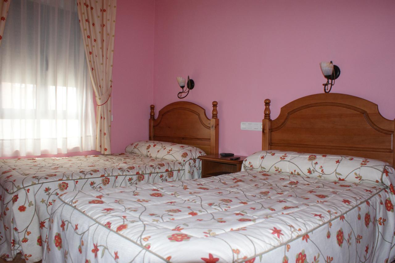 Hostal Carazo Torquemada ภายนอก รูปภาพ